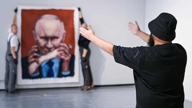 Australian embassy contacts dissident artist in Poland