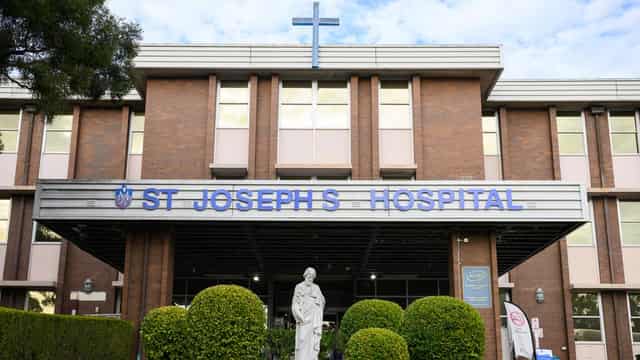 Staff stunned as 19th-century Sydney hospital closes