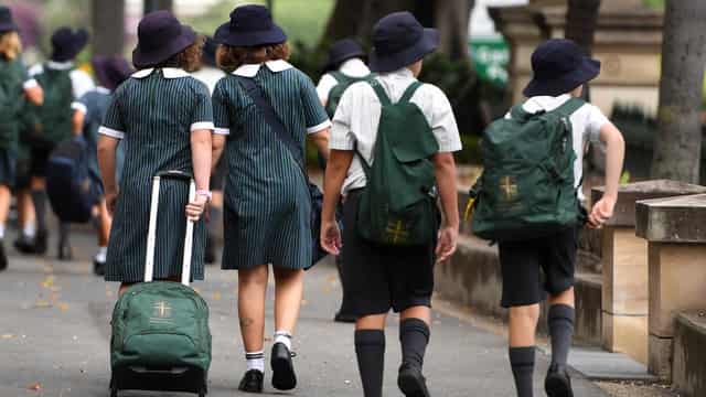 Vic school principals buckling under hefty workloads