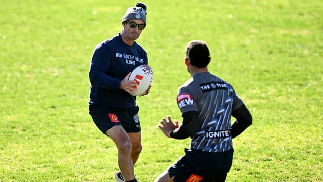 Jones enlists league great Johns to help Wallabies