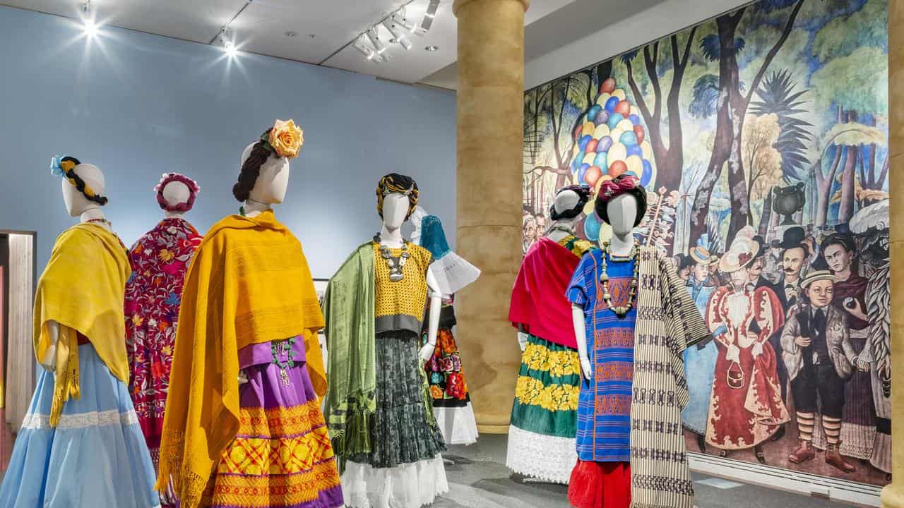 Colourful love of Frida and Diego on show in Adelaide