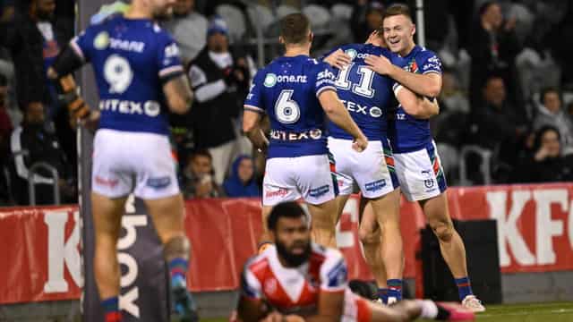 Warriors crush Dragons as disgruntled Hunt misfires