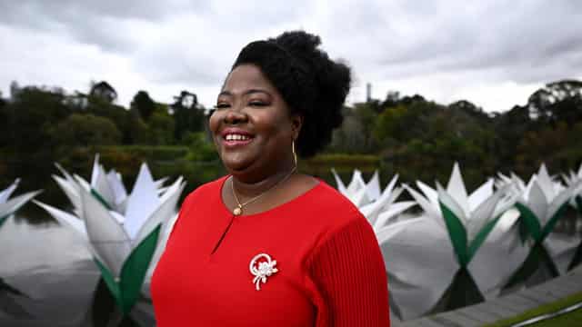 Language no barrier to refugee's budding braid business