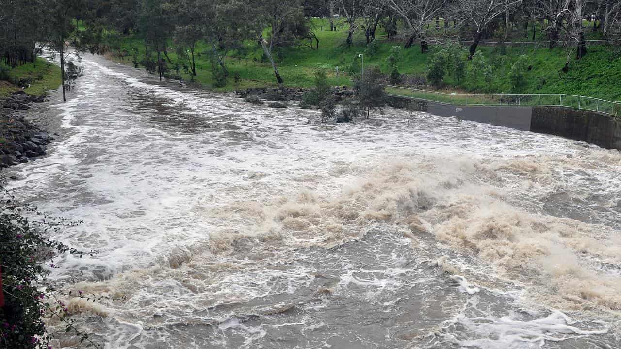 Potential dam failure south of Adelaide, SES warns