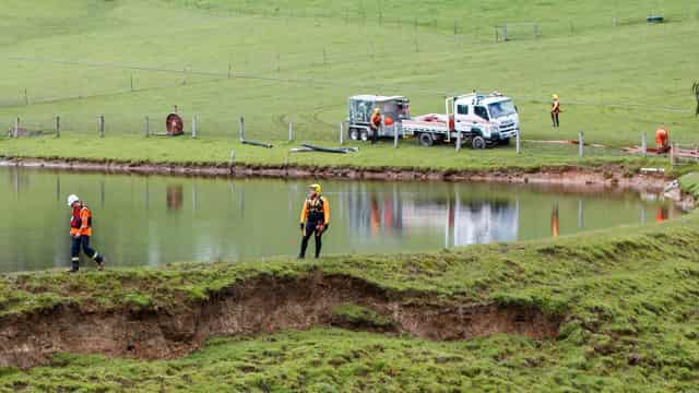 Dam failure fears continue for soaked Adelaide Hills