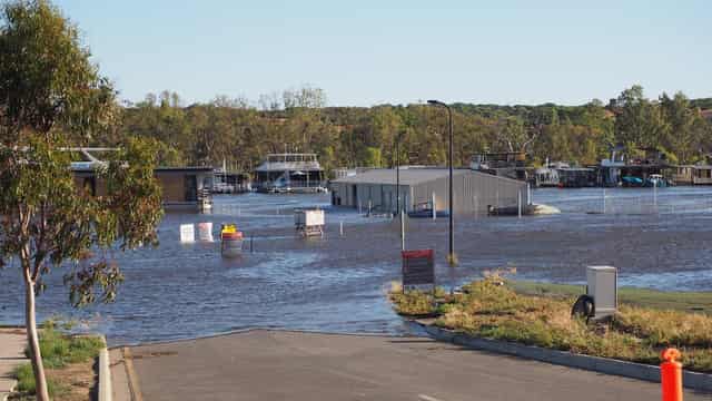 Liberals push for inquiry into Murray flood response