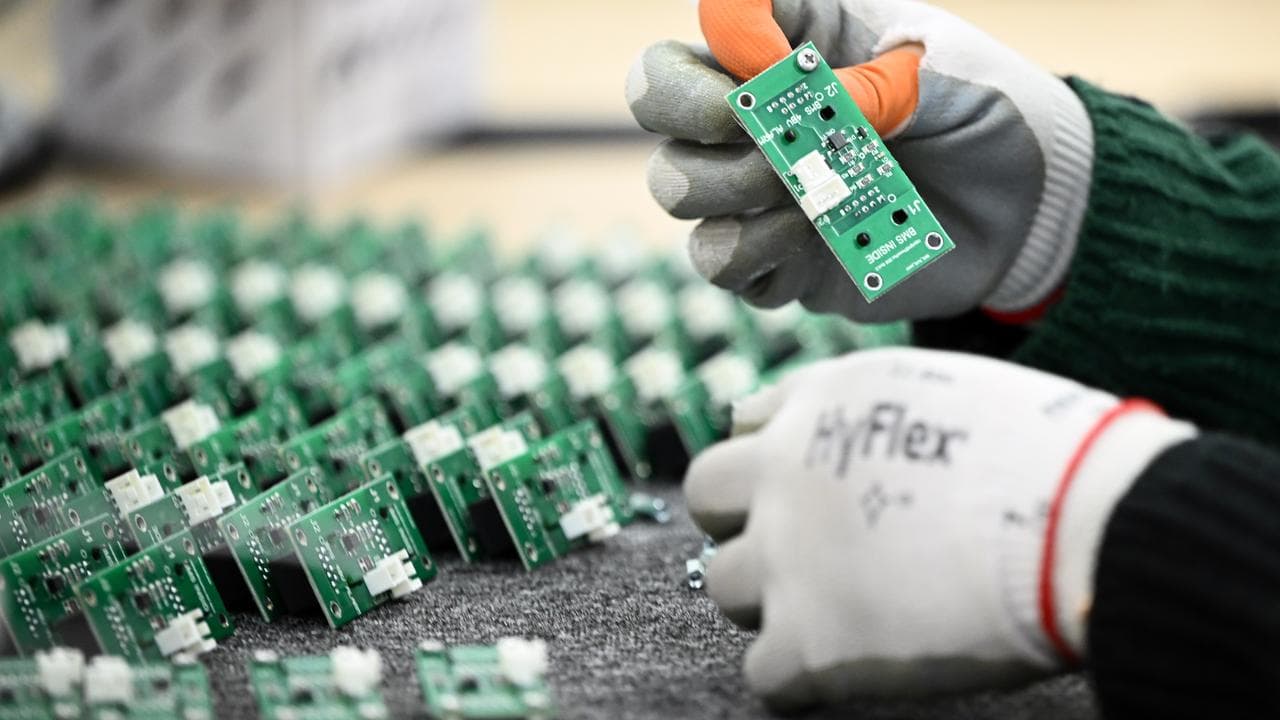 Australia urged to invest $100b in battery industry