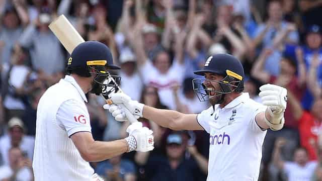 England win tight Headingley Test to keep Ashes alive