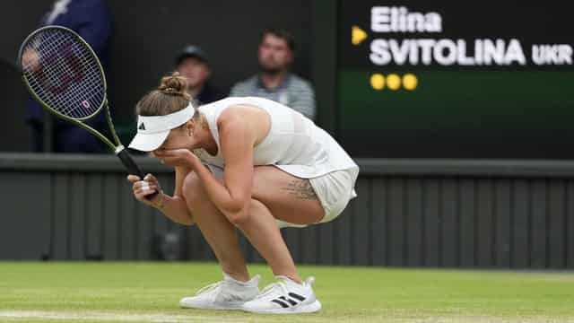 Svitolina downs Swiatek in emotional Wimbledon triumph