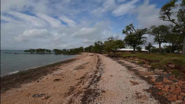 Traditional owners sign Crocodile Islands agreement