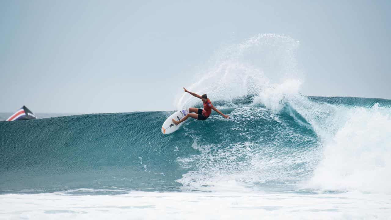 Gilmore gives world title defence a push at J-Bay