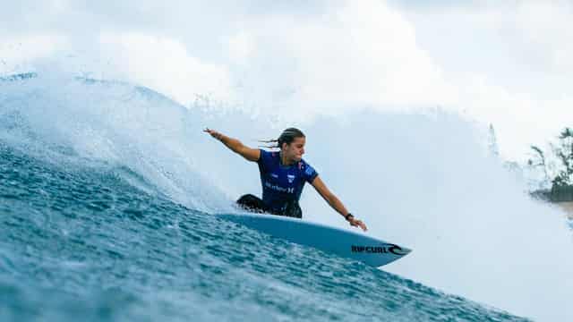 Molly Picklum downed by Peterson in J-Bay WSL final