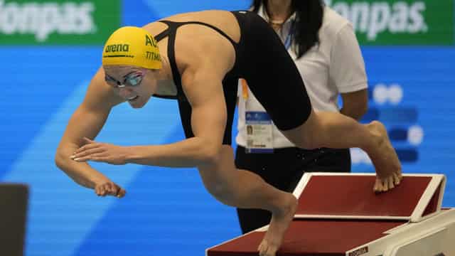 Aussie relayers, Titmus break swim world records