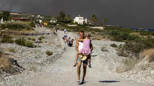 Thousands flee wildfire on Greek island of Rhodes