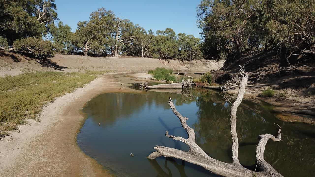 Murray-Darling vision treads water as deadline sinks