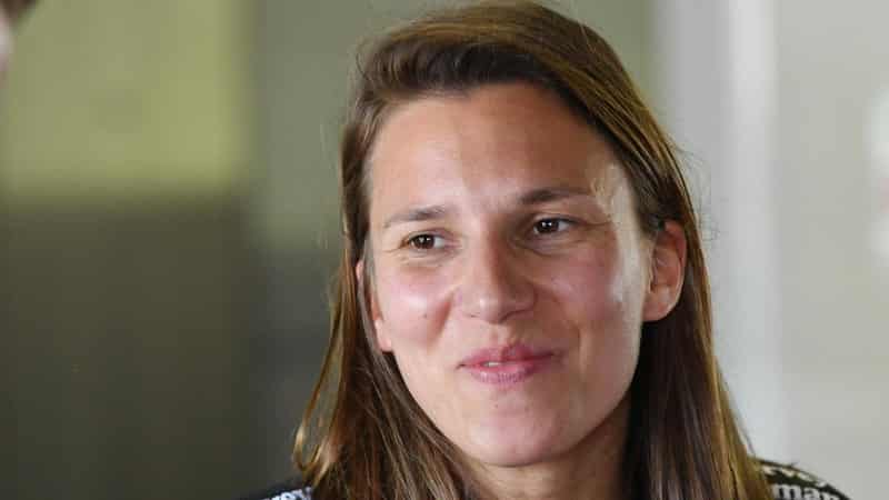 Supercars favourite De Silvestro returns for Bathurst