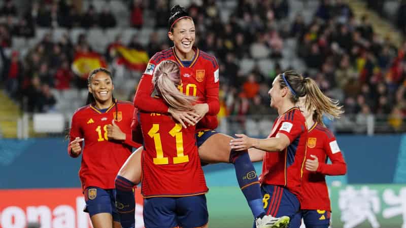 Five-star Spain seal World Cup knockout place