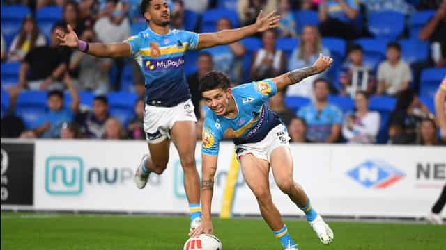 Titans upset Cowboys, Valentine Holmes on report