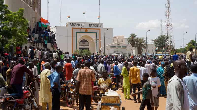 France to start evacuations from Niger