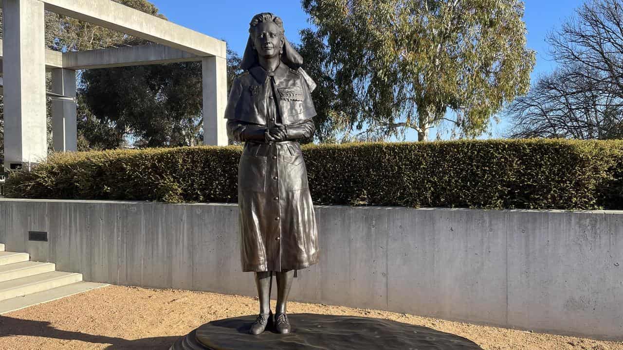 Story of military nursing set in bronze at war memorial