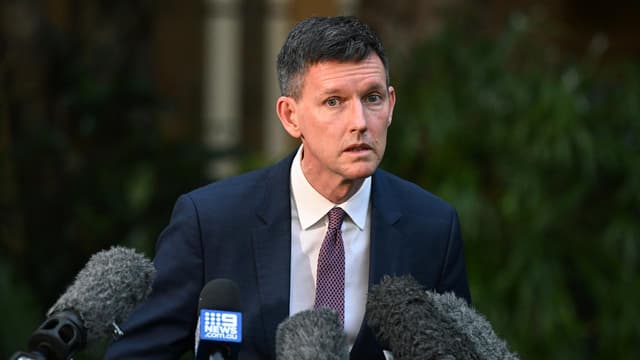 Wrong trains figure a stuff up, not cover up: minister