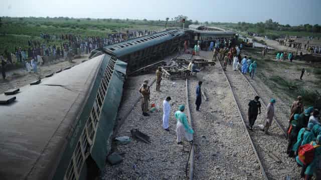 Pakistan train derailment death toll rises to 30