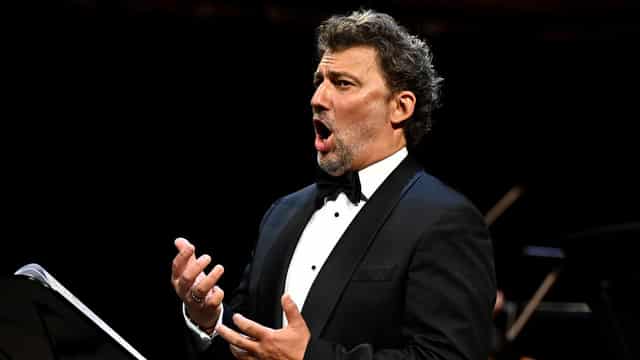 'World's greatest' tenor Kaufmann returns to stage