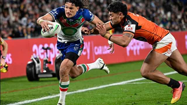 Warriors beat Wests Tigers to boost NRL top-four hopes