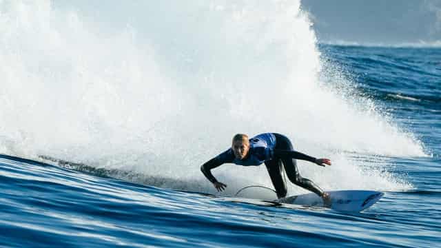 Small surf puts Tahiti Pro on hold for third day