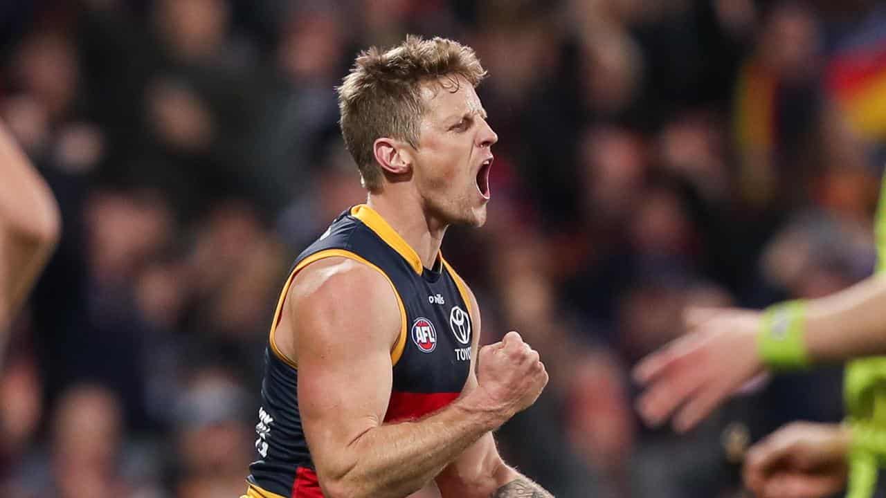 Adelaide's Sloane extends AFL career with one-year deal