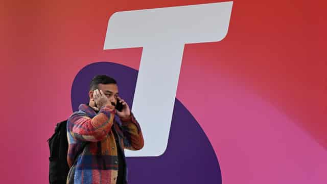 Telstra gets mobile and calls in full-year $2.1b profit