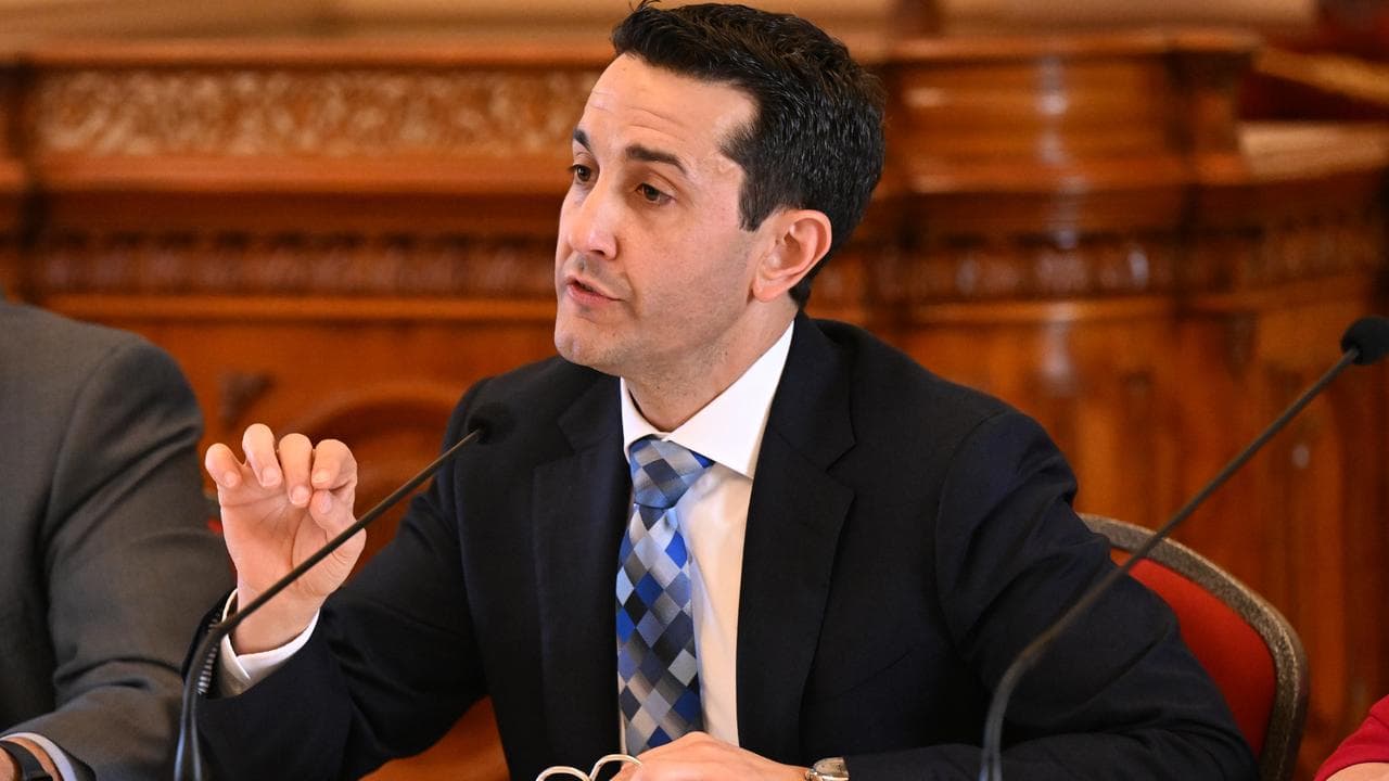 Poll shows voters continue to sour on Palaszczuk govt