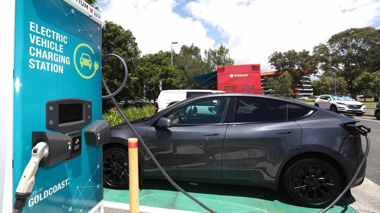 Premier warns he could unplug electric car subsidies