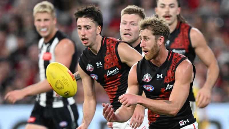 Former Essendon skipper agrees one-year AFL extension