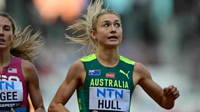 Hull seventh in red-hot 1500m world championships final