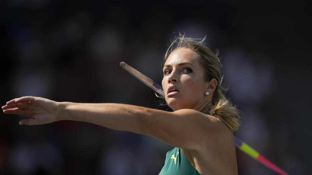 Kelsey-Lee Barber sneaks into javelin final at worlds