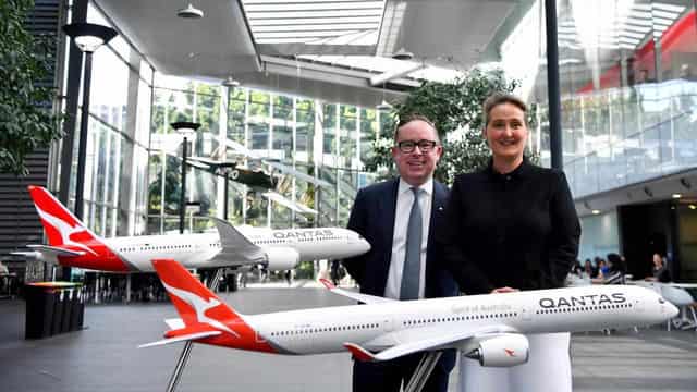 Qantas soars to $2.5b profit, plans share buyback