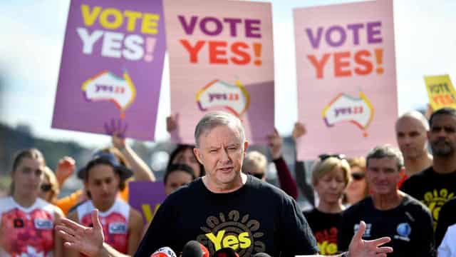 Thousands of vollies rally for referendum start gun