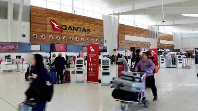 Industry flags Qantas travel credit extension