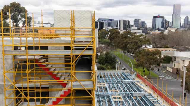 Business investment jumps 2.8pct as supply chains ease