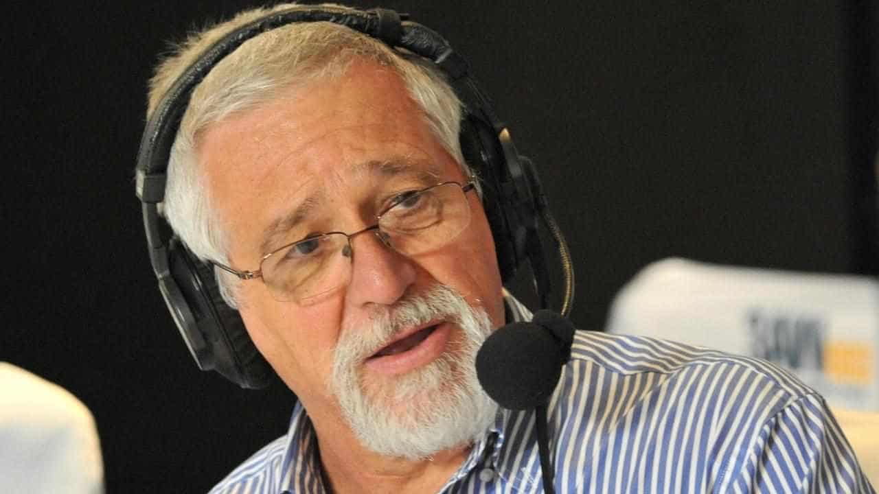 Host dropping mic after decades on Melbourne airwaves