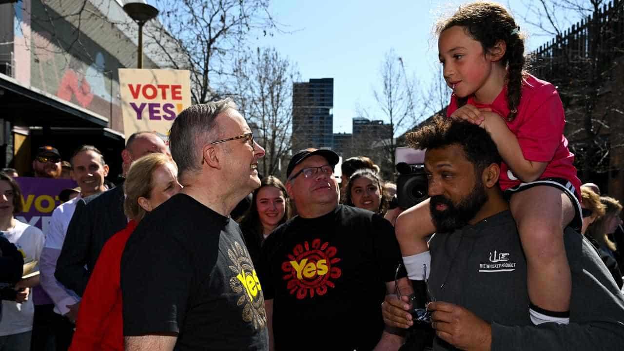 PM takes to the streets to thank voice volunteers