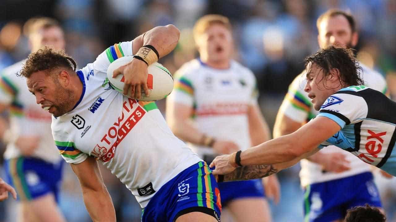 Sharks beat 12-man Raiders to secure home NRL final