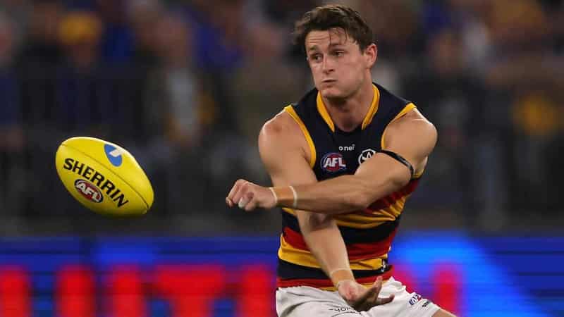 Crows re-sign free agent Matt Crouch until 2025