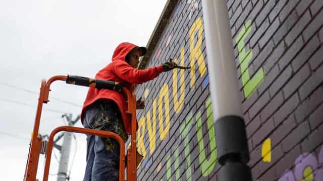 Artists painting the streets to lose height cover