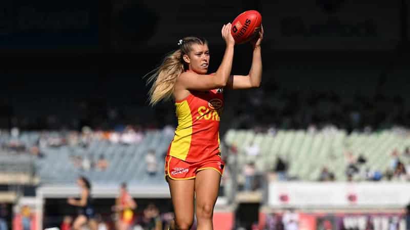 Suns forward Kalinda Howarth suffers ACL tear