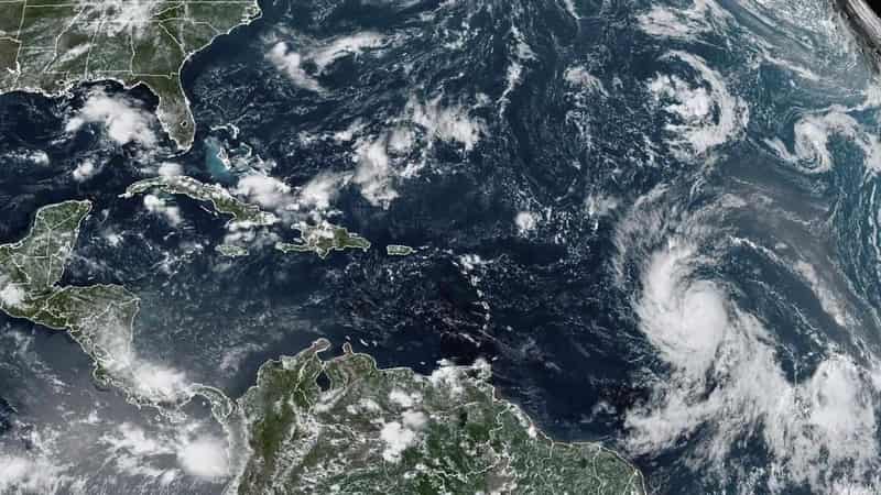 Hurricane Lee charges through open Atlantic waters