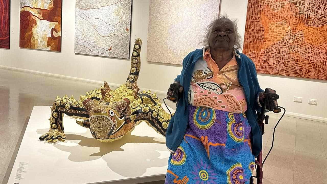 Indigenous art collectors queue for hours at Desert Mob