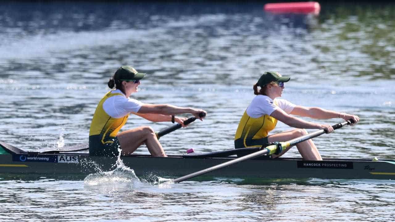 Women's rowing pair take world silver for Australia