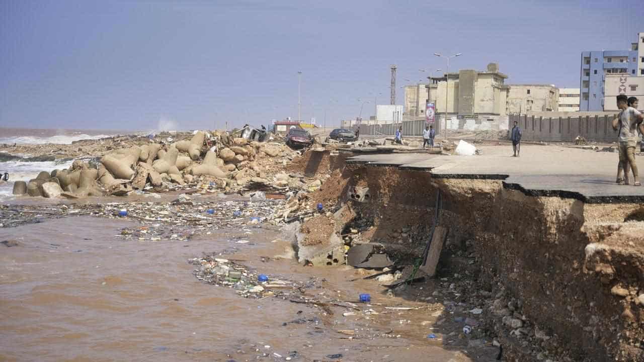 Libya floods smash eastern city, 10,000 feared lost